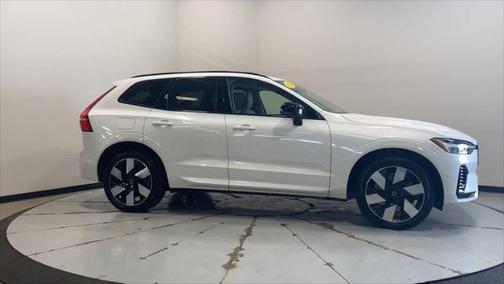 2025 Volvo XC60 Plug-In Hybrid T8 Plus