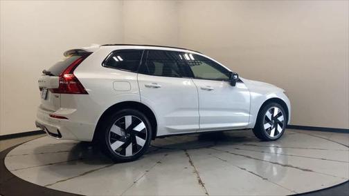 2025 Volvo XC60 Plug-In Hybrid T8 Plus