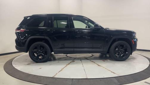 2022 Jeep Grand Cherokee Altitude