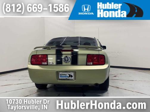 2005 Ford Mustang Deluxe