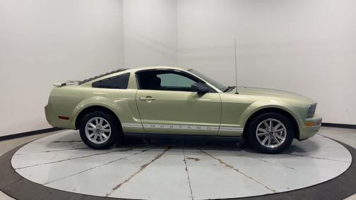 2005 Ford Mustang Deluxe