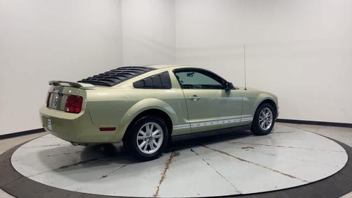 2005 Ford Mustang Deluxe