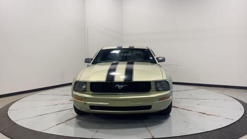 2005 Ford Mustang Deluxe