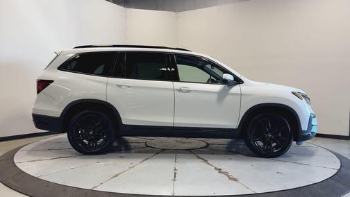 2022 Honda Pilot AWD Black Edition