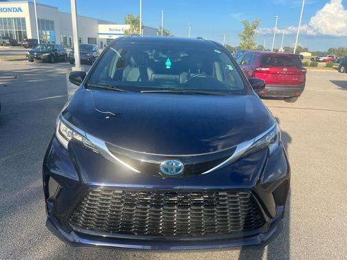 2021 Toyota Sienna XSE 7 Passenger