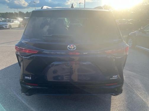 2021 Toyota Sienna XSE 7 Passenger