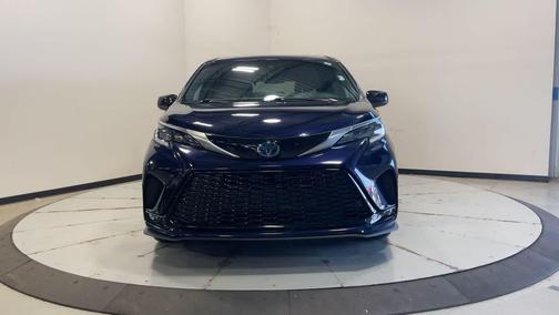 2021 Toyota Sienna XSE 7 Passenger