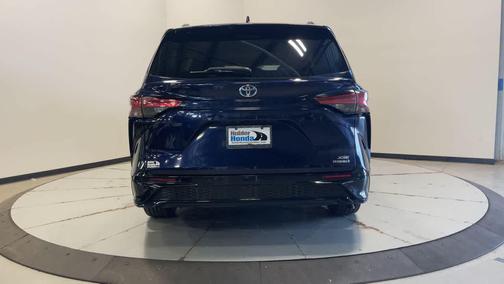 2021 Toyota Sienna XSE 7 Passenger