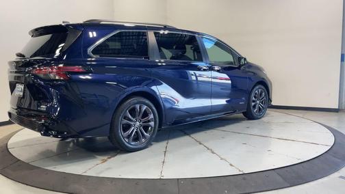 2021 Toyota Sienna XSE 7 Passenger