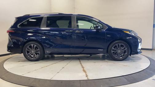 2021 Toyota Sienna XSE 7 Passenger