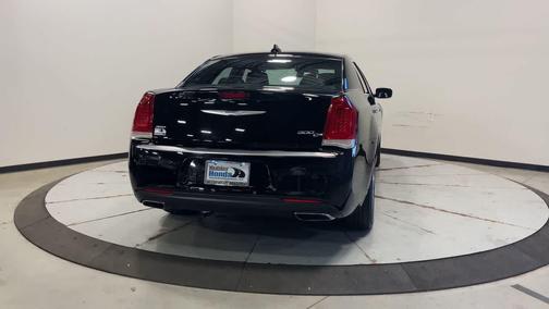 2016 Chrysler 300C Platinum
