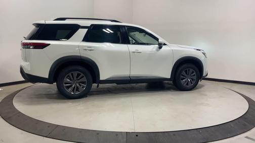 Pearl White Tricoat 2024 Nissan Pathfinder SV FWD