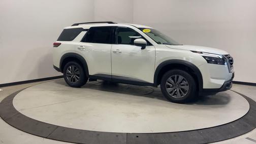 Pearl White Tricoat 2024 Nissan Pathfinder SV FWD