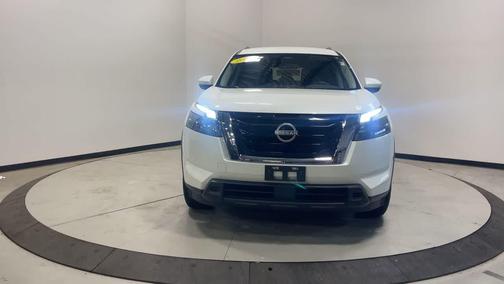 Pearl White Tricoat 2024 Nissan Pathfinder SV FWD