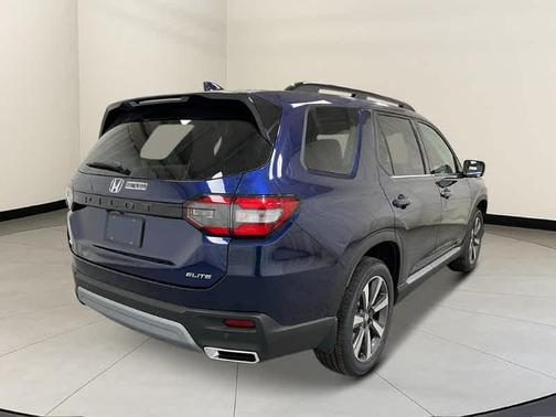 2025 Honda Pilot Touring 8-Passenger