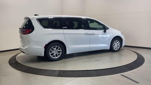 Bright White Clearcoat 2025 Chrysler Pacifica L