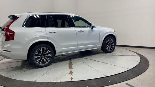 2022 Volvo XC90 T5 Momentum