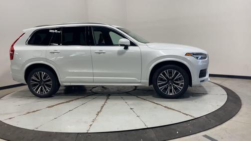 2022 Volvo XC90 T5 Momentum
