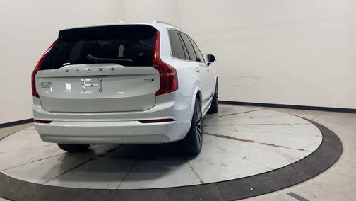 2022 Volvo XC90 T5 Momentum