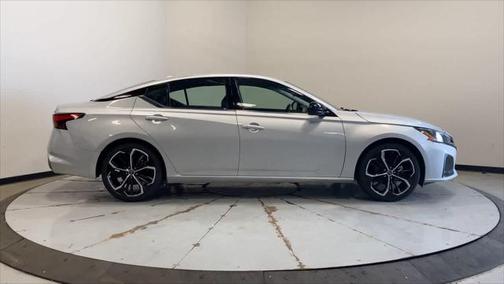 2023 Nissan Altima SR FWD