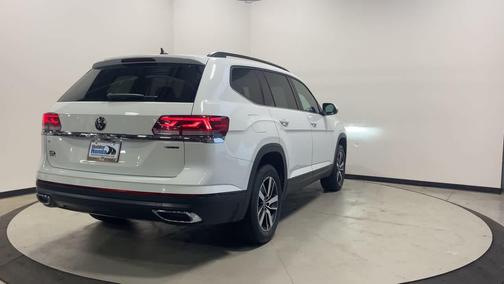 Pure White 2023 Volkswagen Atlas 2.0T SE