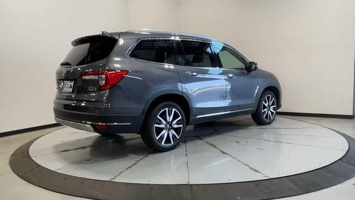2022 Honda Pilot Touring 8-Passenger