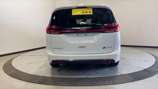2022 Chrysler Pacifica Hybrid Touring L