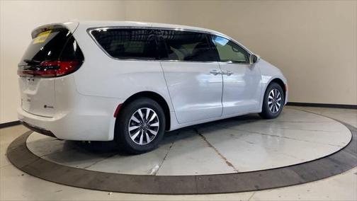 2022 Chrysler Pacifica Hybrid Touring L