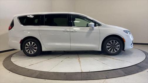 2022 Chrysler Pacifica Hybrid Touring L