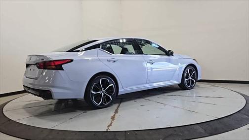 2023 Nissan Altima SR FWD