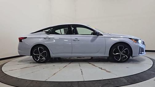 2023 Nissan Altima SR FWD