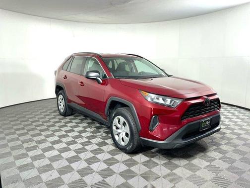 Photo 1 of 33 of 2020 Toyota RAV4 LE