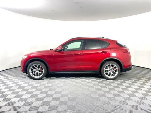 Photo 5 of 35 of 2018 Alfa Romeo Stelvio Ti