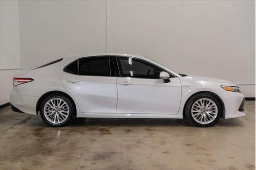 2020 Toyota Camry Hybrid XLE