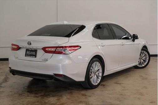 2020 Toyota Camry Hybrid XLE