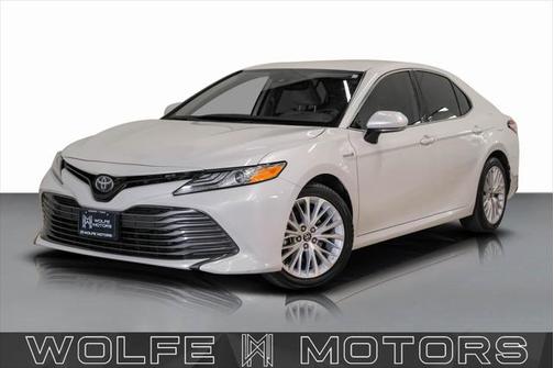 2020 Toyota Camry Hybrid XLE