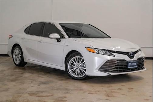 2020 Toyota Camry Hybrid XLE