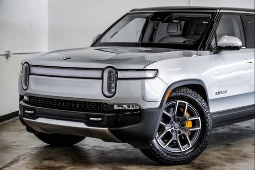 2023 Rivian R1S Adventure