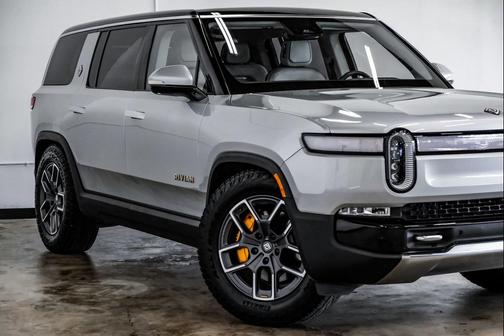 2023 Rivian R1S Adventure