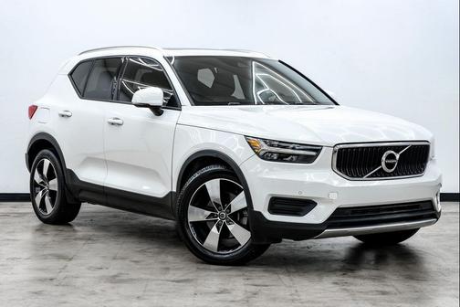 2020 Volvo XC40 T5 Momentum