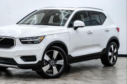 2020 Volvo XC40 T5 Momentum