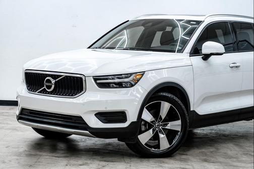 2020 Volvo XC40 T5 Momentum