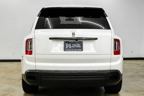 White 2023 Rolls-Royce Cullinan Black Badge