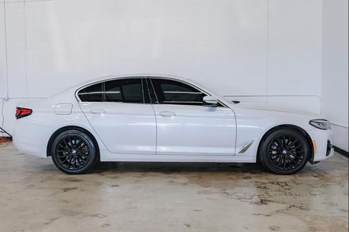 2022 BMW 530 i