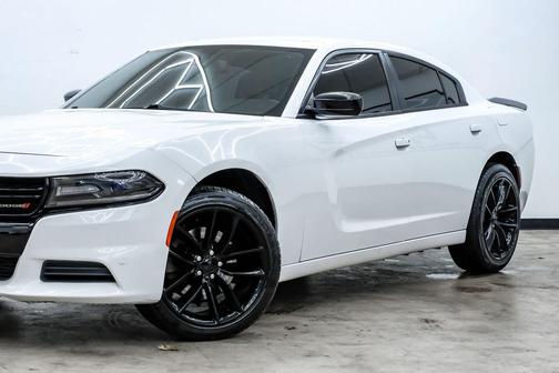 2017 Dodge Charger SE