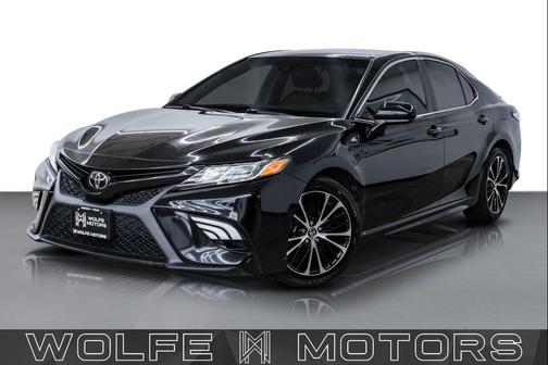 Black 2020 Toyota Camry SE