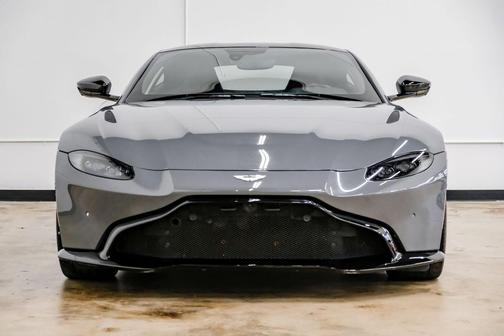 2022 Aston Martin Vantage Base
