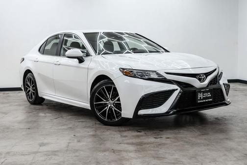 Super White 2021 Toyota Camry SE
