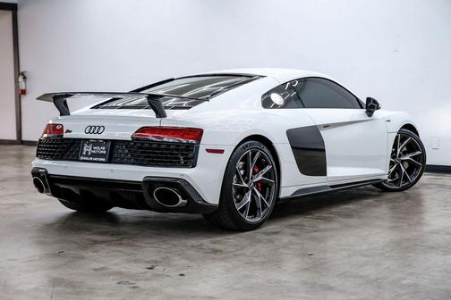Ibis White 2021 Audi R8 5.2