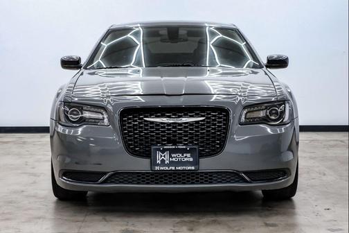2018 Chrysler 300 Touring